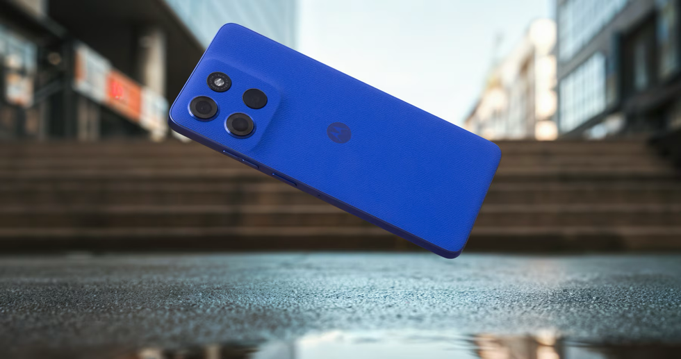 motorola moto g dropped on the concrete