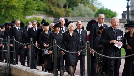 Mourners arrive for the Committal Service for Queen Elizabeth II held at St George's Chapel in Windsor Castle, Berkshire. Picture date: Monday September 19, 2022.