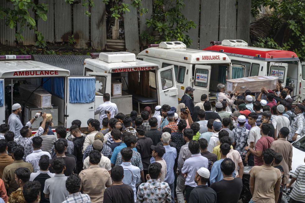 Mournery v Crematoriu Goregaon v Bombaji po havárii Air India