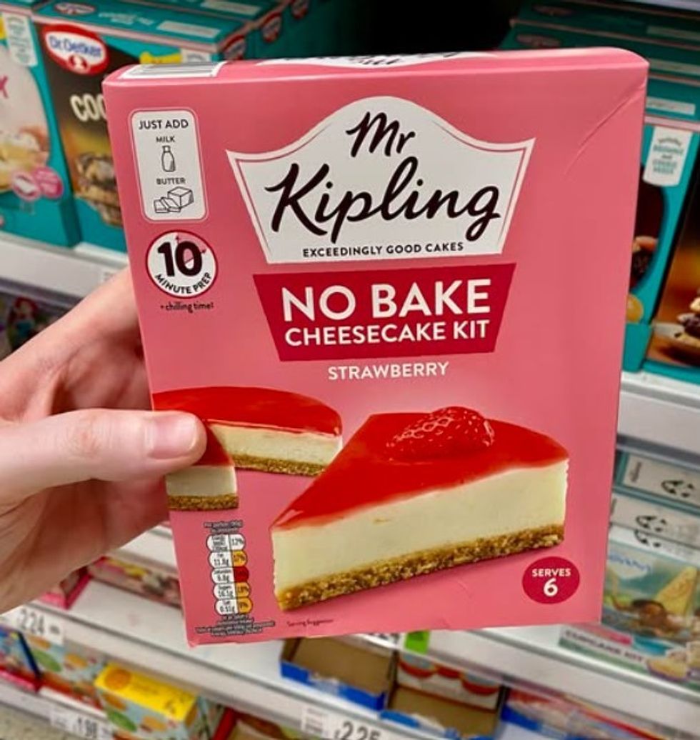 Mr Kipling Strawberry No Bake Cheesecake Kit