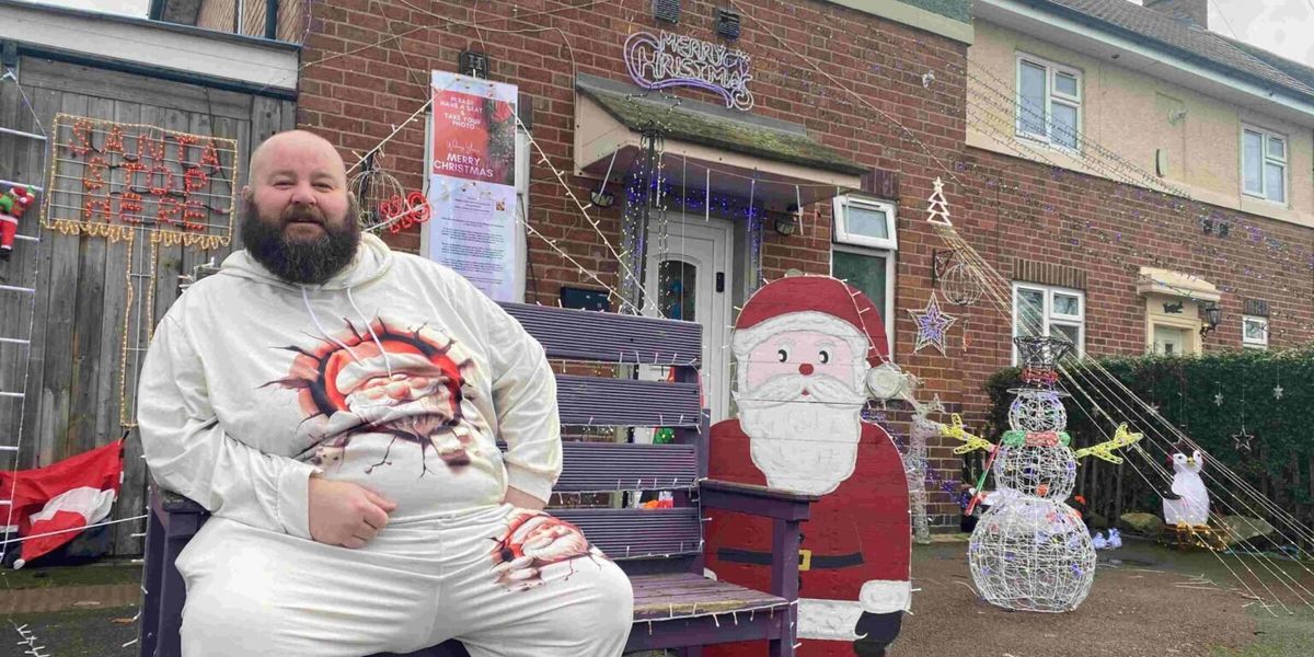 Hero dad turns house into ‘Christmas Wonderland’ as thousands of lights go up for charity Hero dad turns house into ‘Christmas Wonderland’ as thousands of lights go up for charity