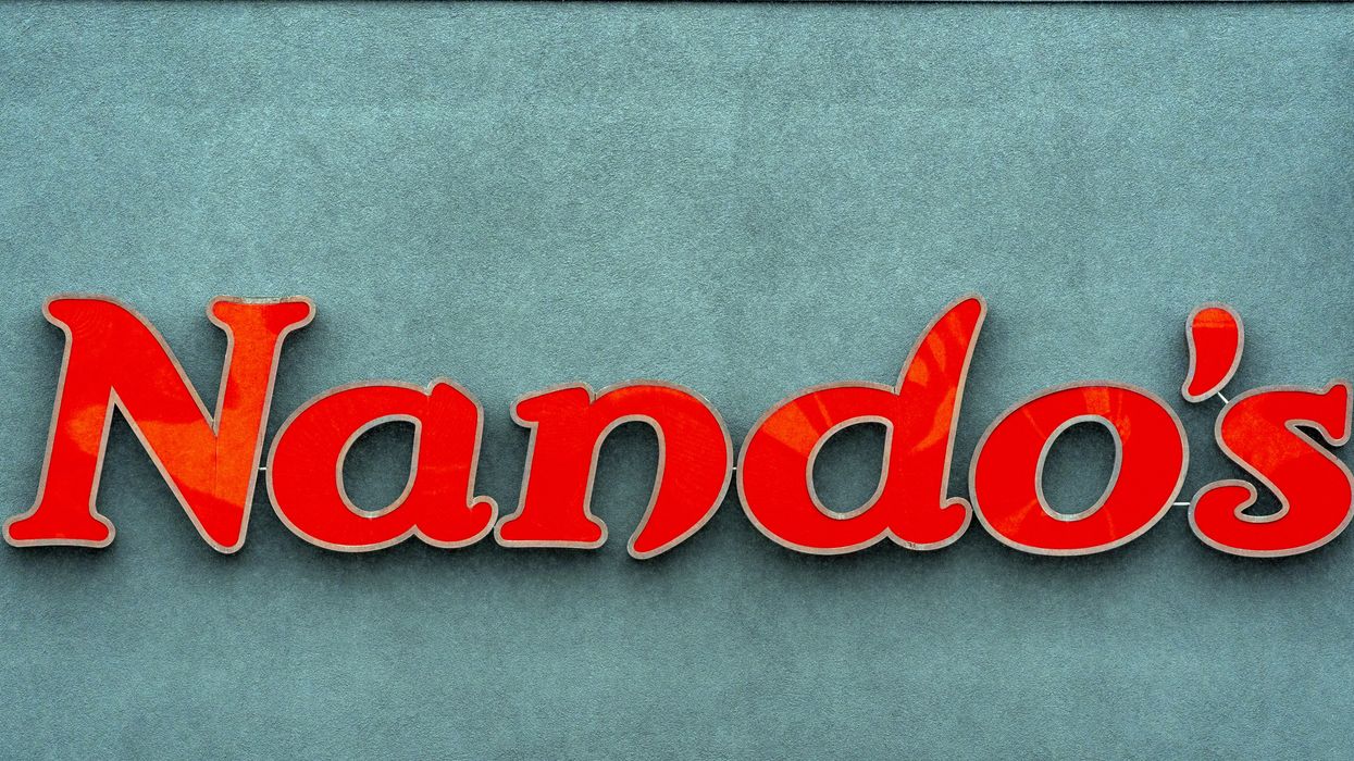 Nando's restaurant sign