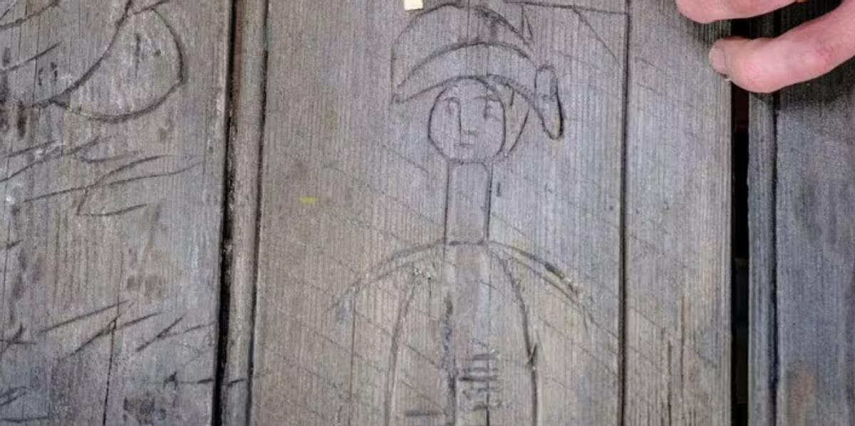 NextImg:English Heritage discover hilarious 200 year-old graffiti mocking Napoleon on castle door