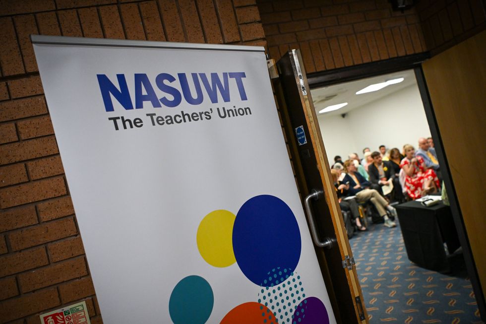 NASUWT logo