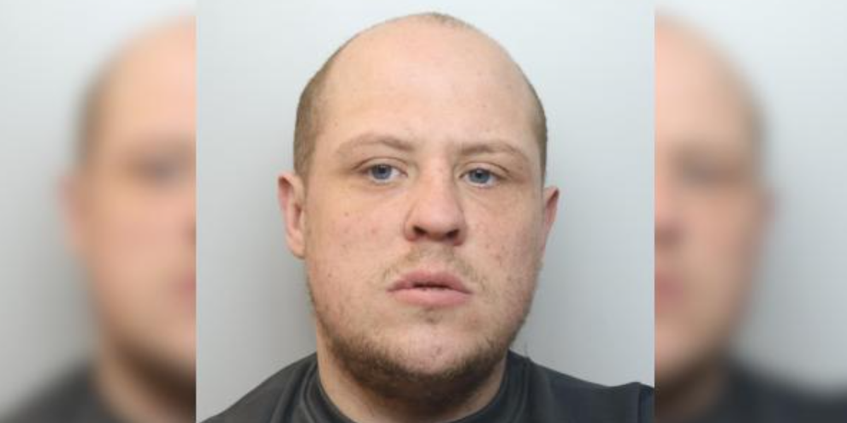 NextImg:Neighbour threatens lady next door with a knife after asking him to repay borrowed £100