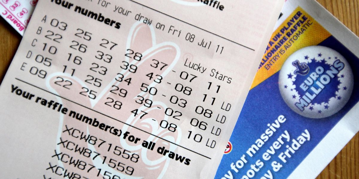 NextImg:National Lottery winner cluelessly walks around after claiming £83million mega jackpot