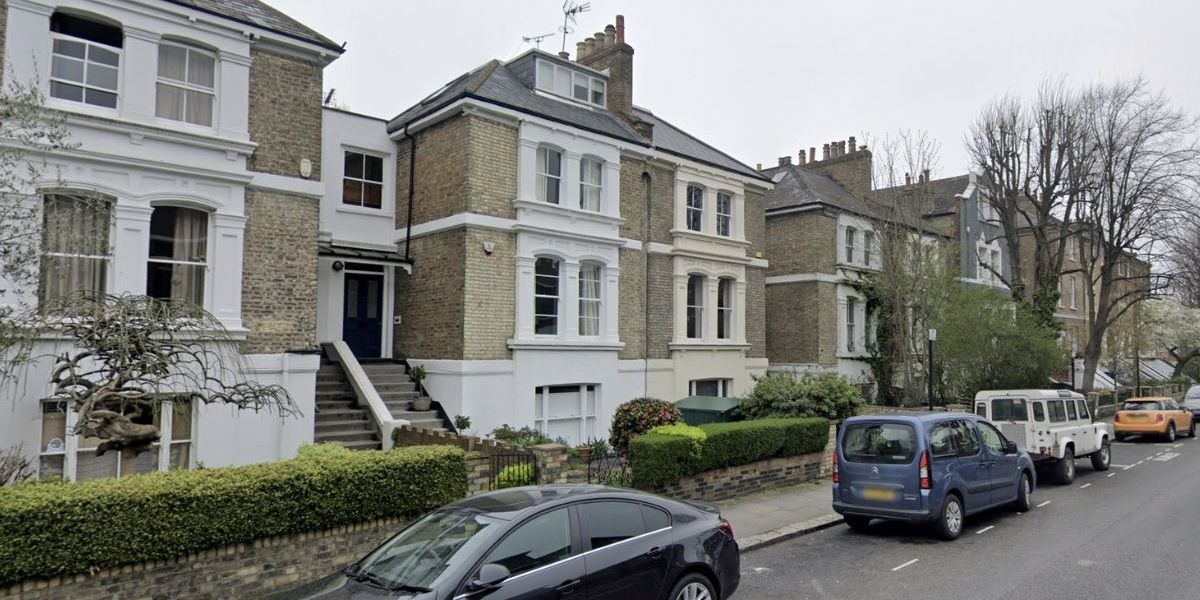 NextImg:Neighbours clash as 'shockingly bright' renovations on £1.2m townhouse compared to Love Island villa and Las Vegas