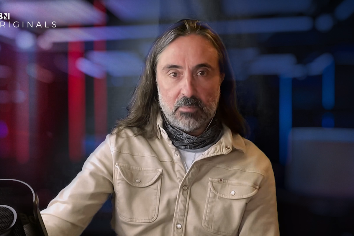  Neil Oliver
