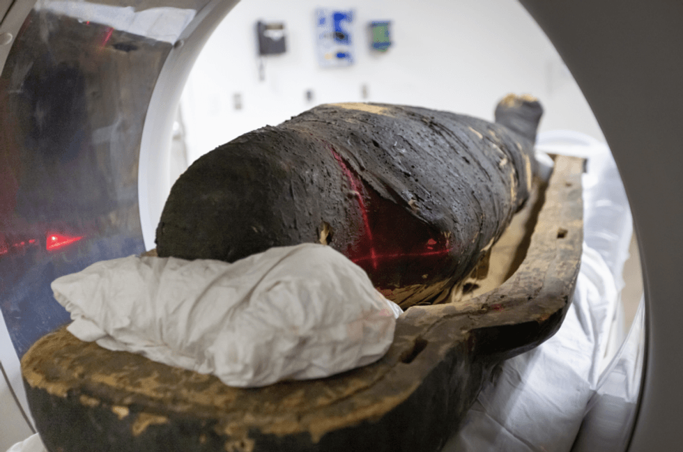 Nes-Min mummy in CT scanner