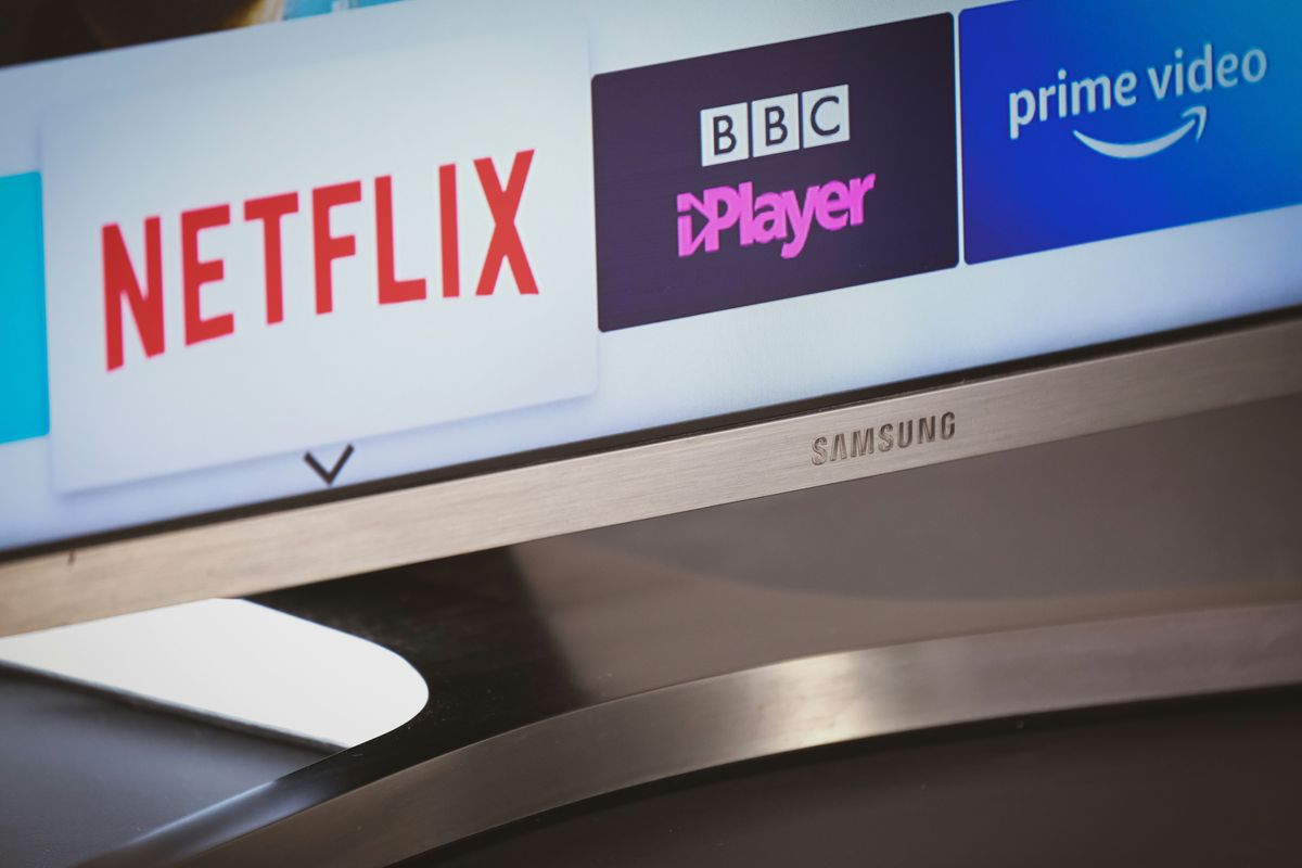 netflix logo pictured next to bbc iplayer on a samsung smart tv 