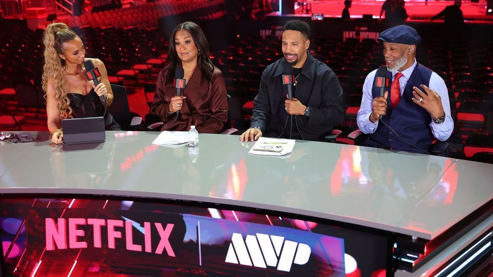 Netflix viewers have vented their annoyance on social media with the streaming platform's coverage of Jake Paul's crunch clash with Anthony Joshua in Florida