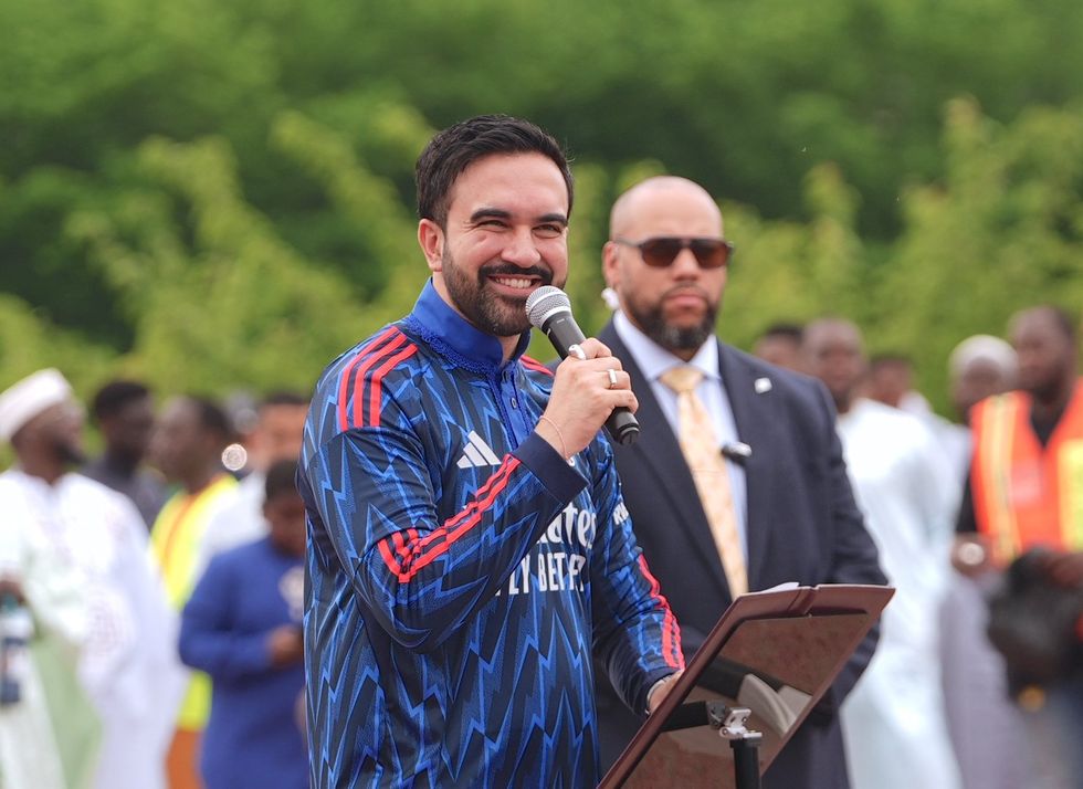 New York City Mayor Zohran Mamdani donned an Arsenal-themed kurka