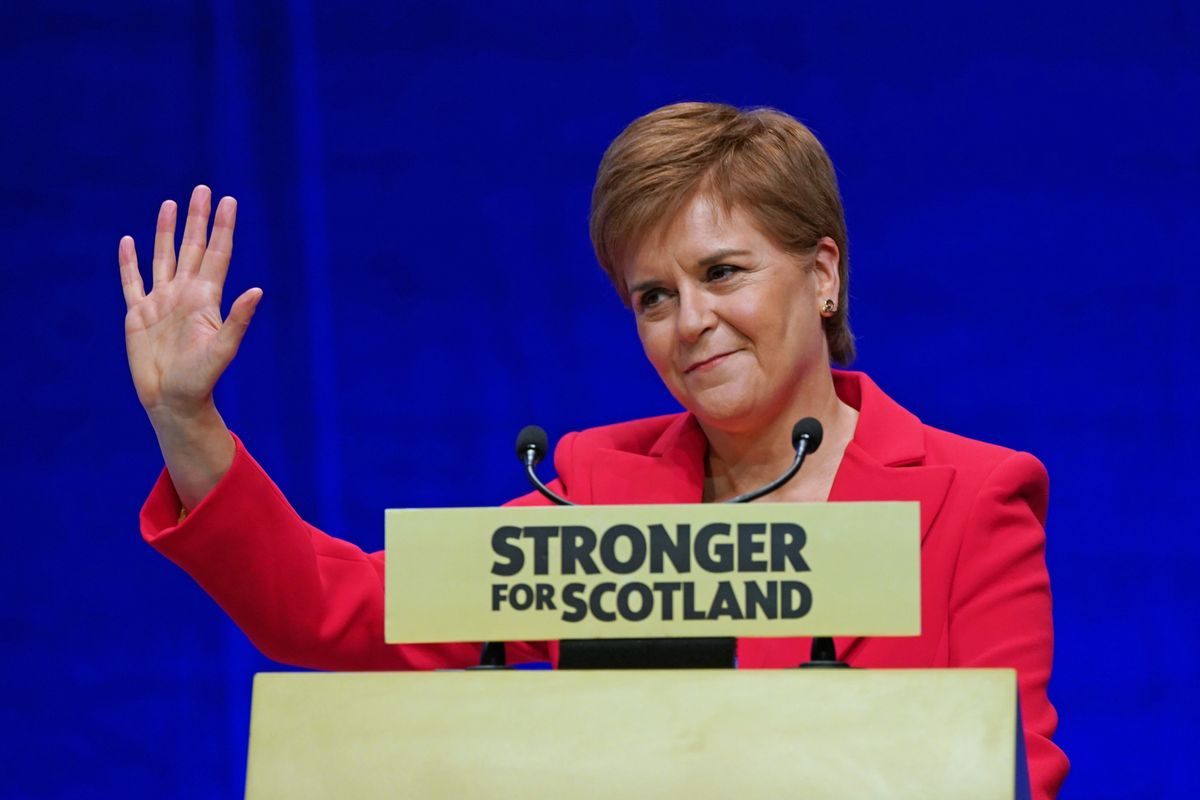 Nicola Sturgeon at an SNP lectern 