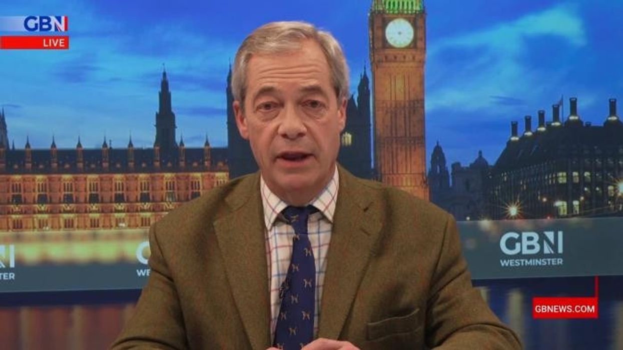 Nigel Farage pays tribute to 'British-ness' of protests as he stands with farmers - ‘That’s how we do it!’