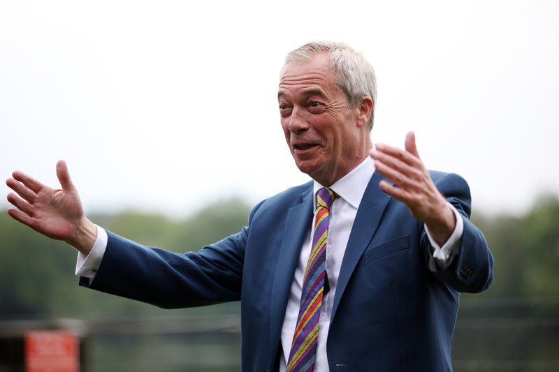 Nigel Farage đang đưa ra lời đề nghị hòa giải với các công đoàn.