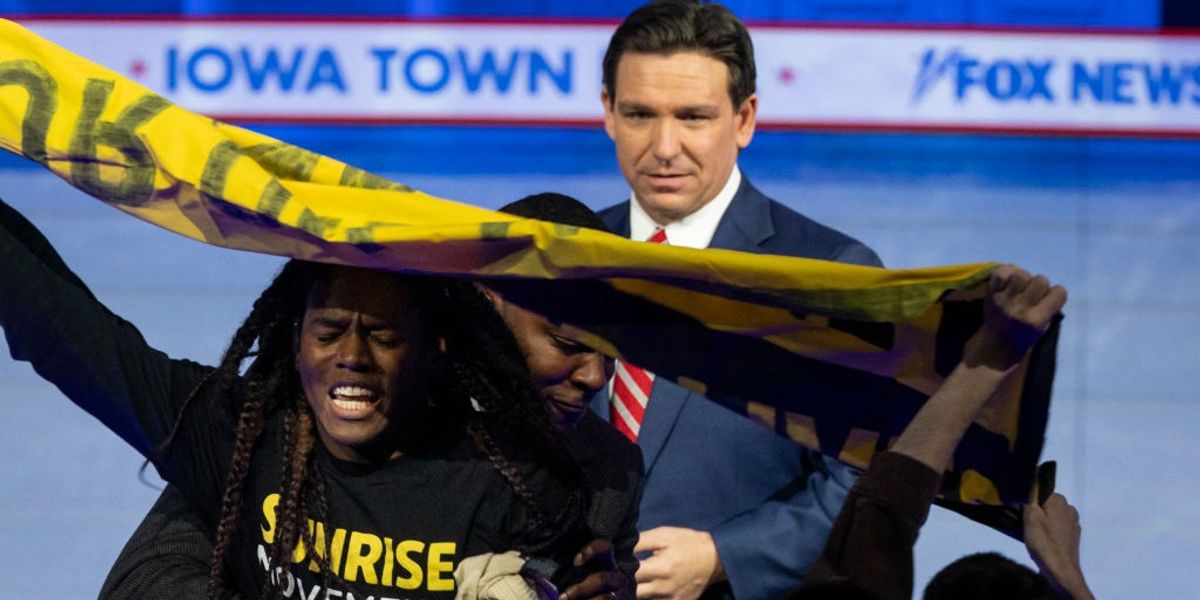 NextImg:DeSantis heckled by anti-oil protesters as he hits back at damning comments: 'You guys didn’t get that right'