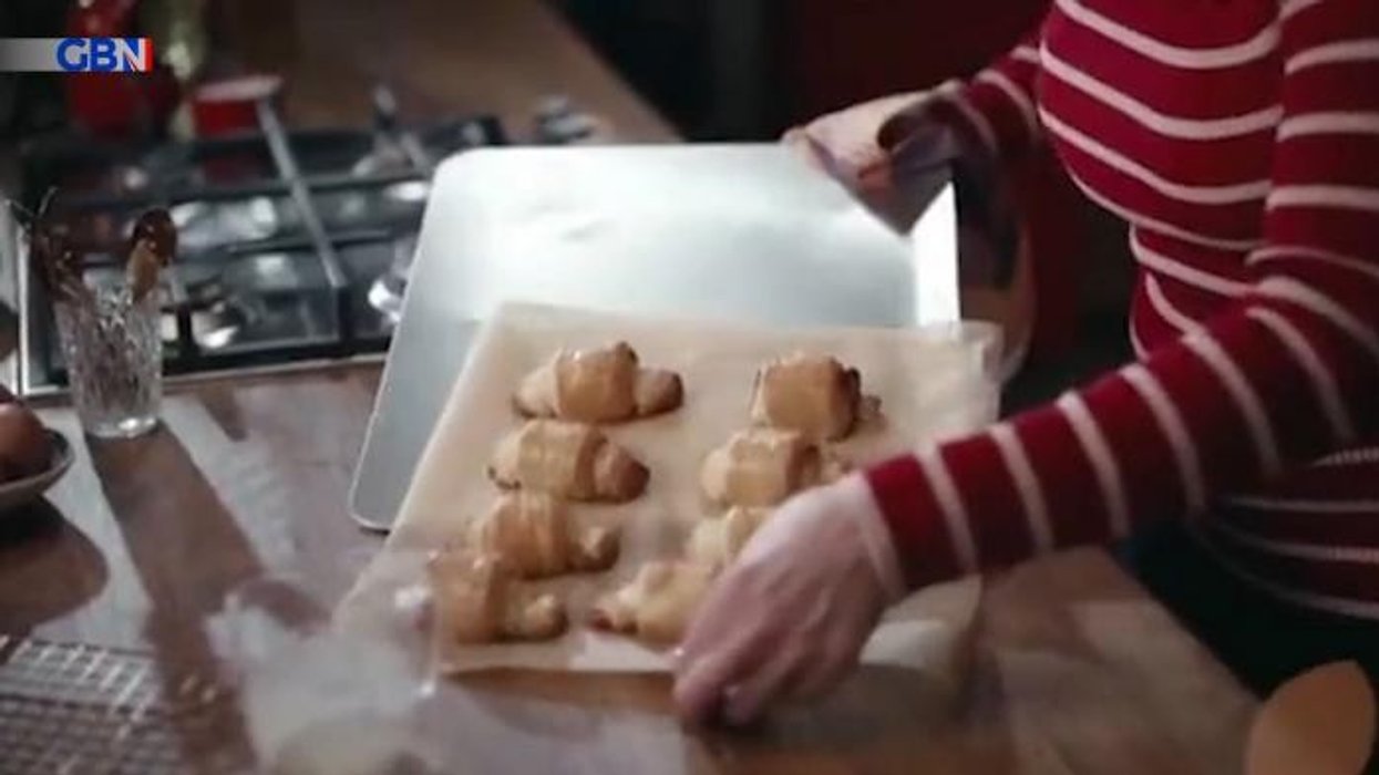 'I need my nut bashing bag' Nigella leaves fans in hysterics with ANOTHER cheeky cooking innuendo