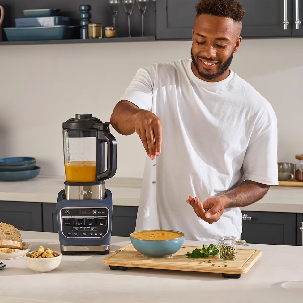 Ninja Foodi blender and soup maker on table