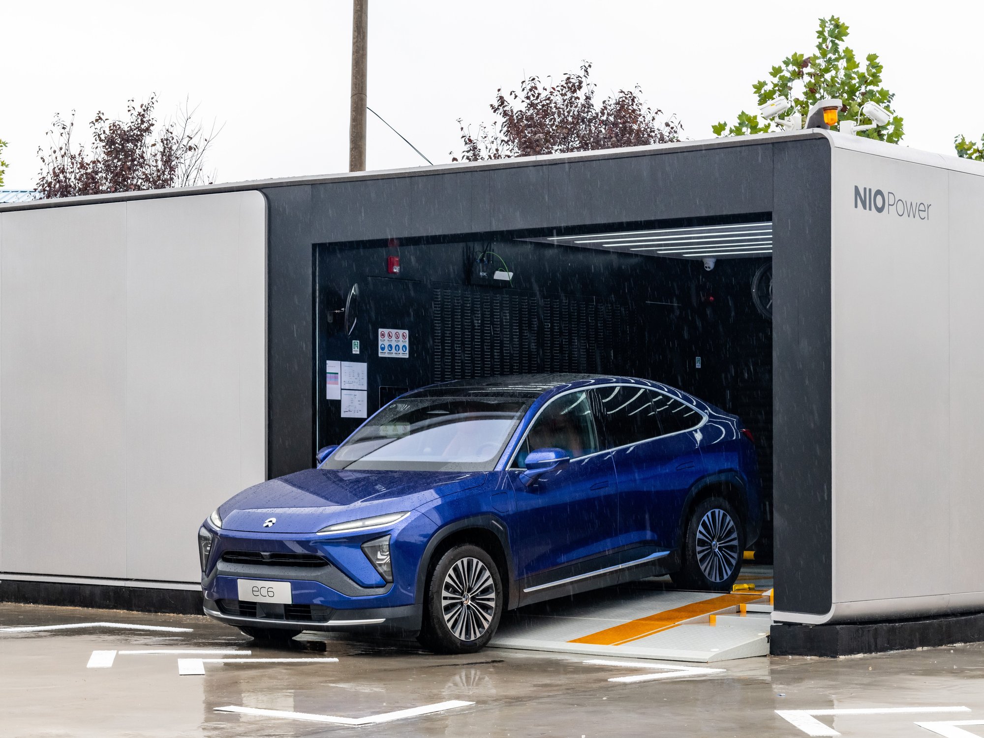 Nio battery swapping power station