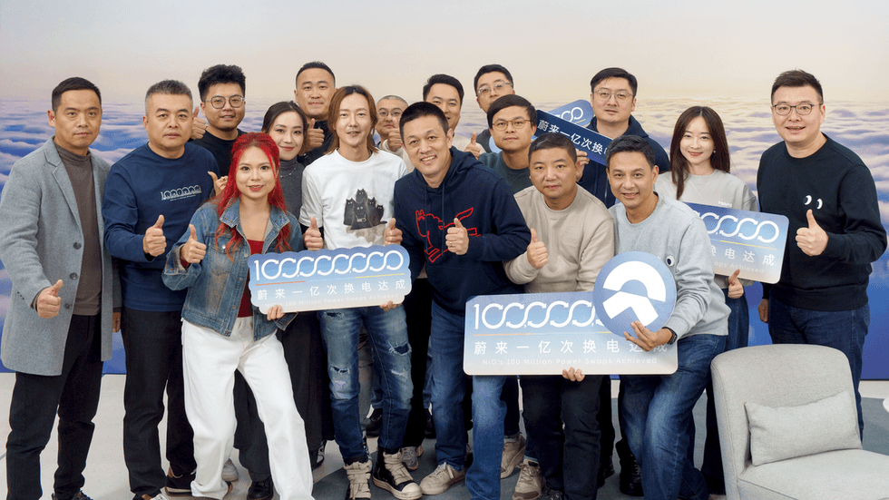Nio founder \u200bWilliam Li praised the 100 millionth battery swap