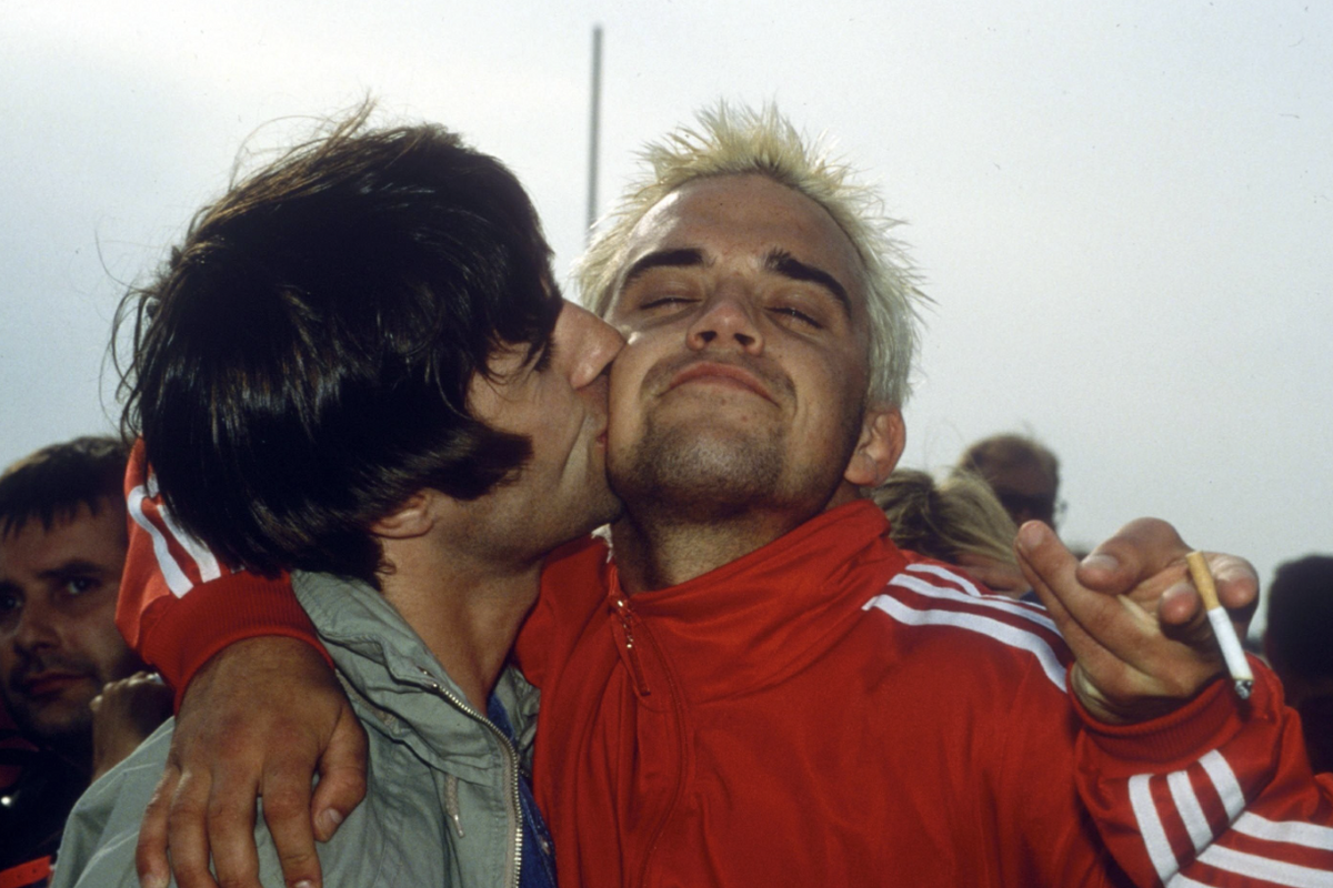 Noel Gallagher and Robbie Williams