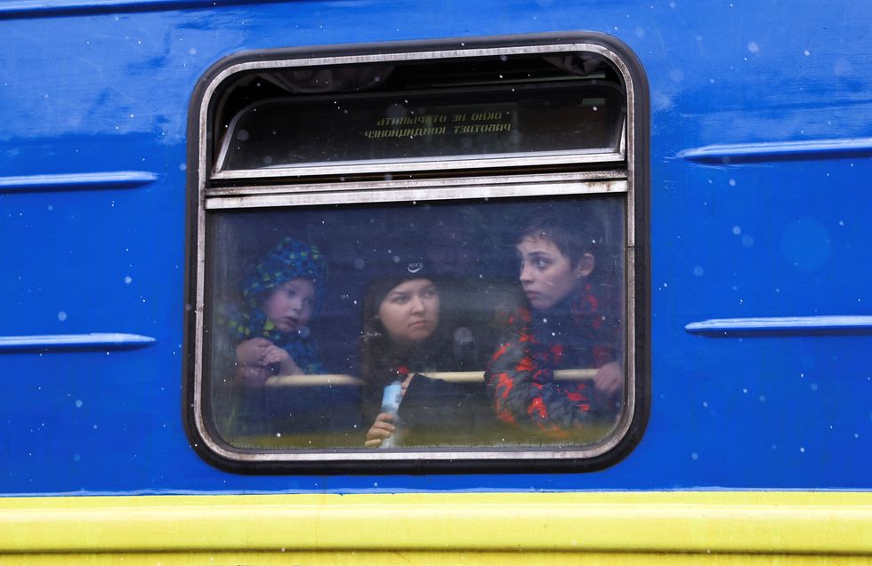 Ukraine forced to halt evacuation of civilians as Russian ceasefire fails