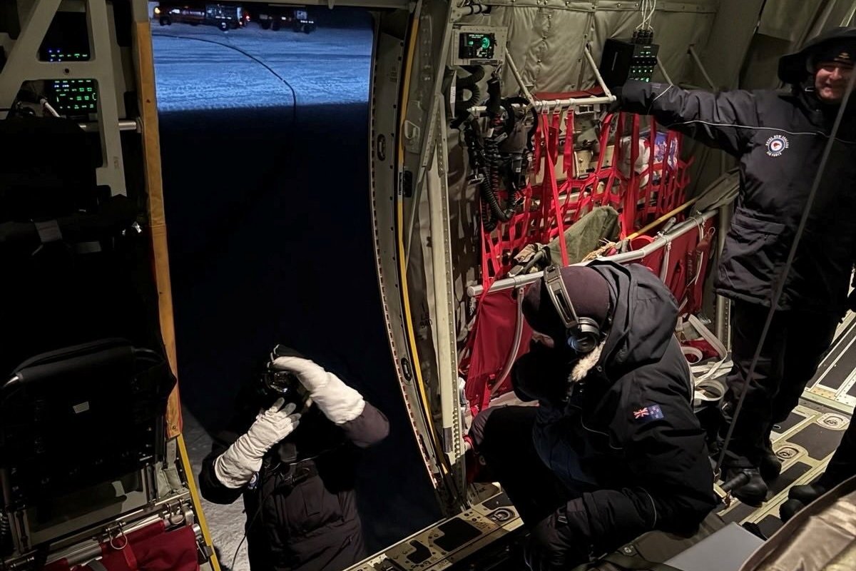 NZ plane on ice
