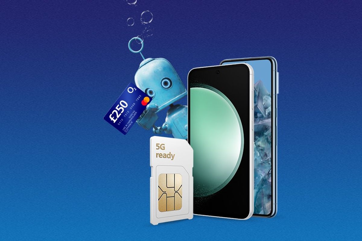 o2 mascot robot pictured holding a mastercard with £250 written on it, poking out from behind two android smartphones  