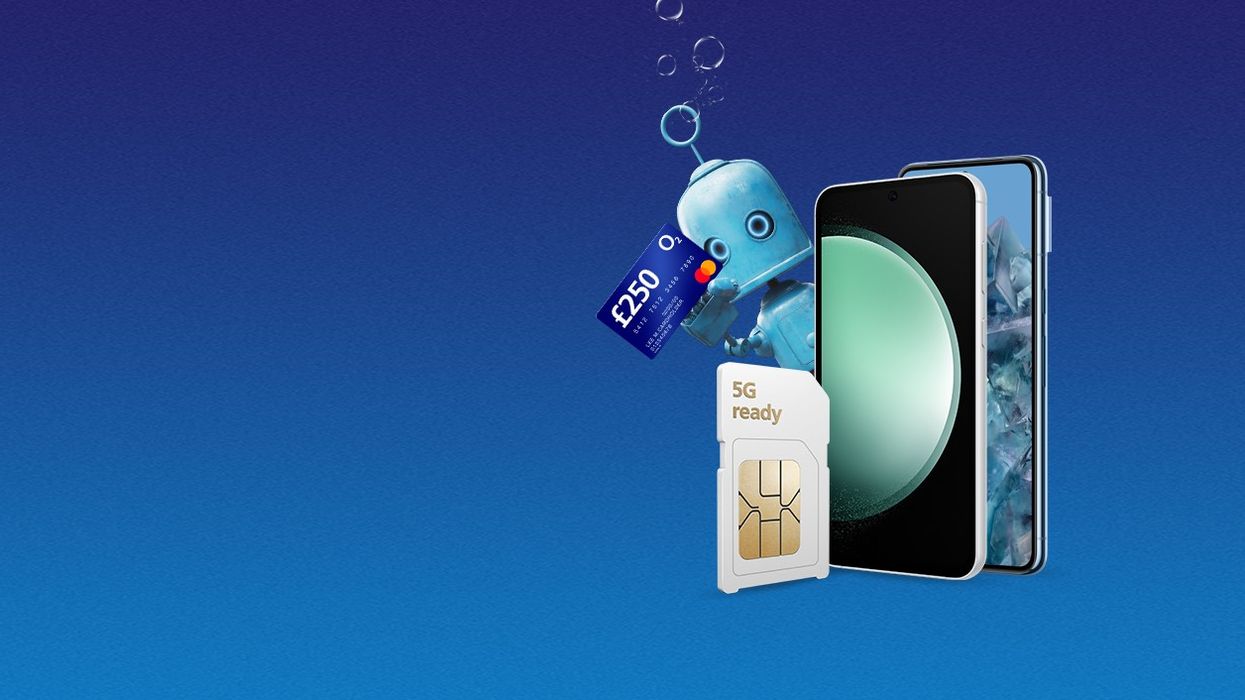 o2 mascot robot pictured holding a mastercard with £250 written on it, poking out from behind two android smartphones