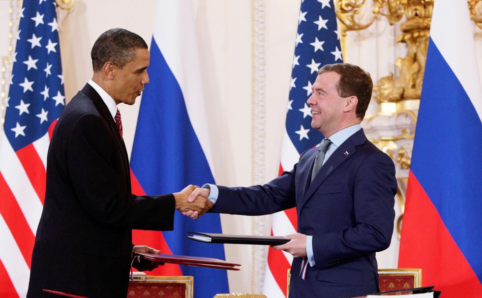 Obama and Medvedev shake hands to sign New Start