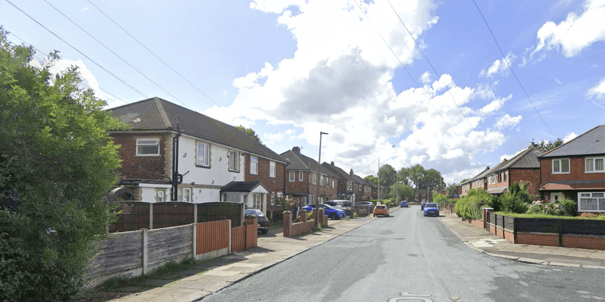 Murder investigation launched after man in 20s knifed to death minutes before New Year’s countdown Murder investigation launched after man in 20s knifed to death minutes before New Year’s countdown
