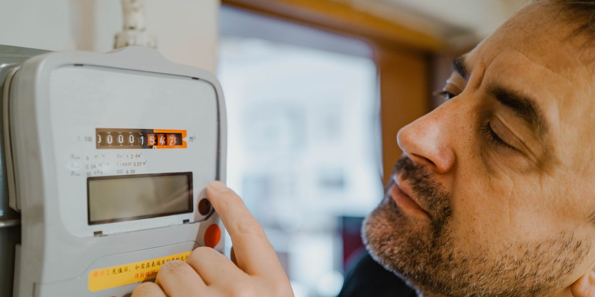 NextImg:Millions of people urged to take meter reading today as energy costs fall to lowest level in two years