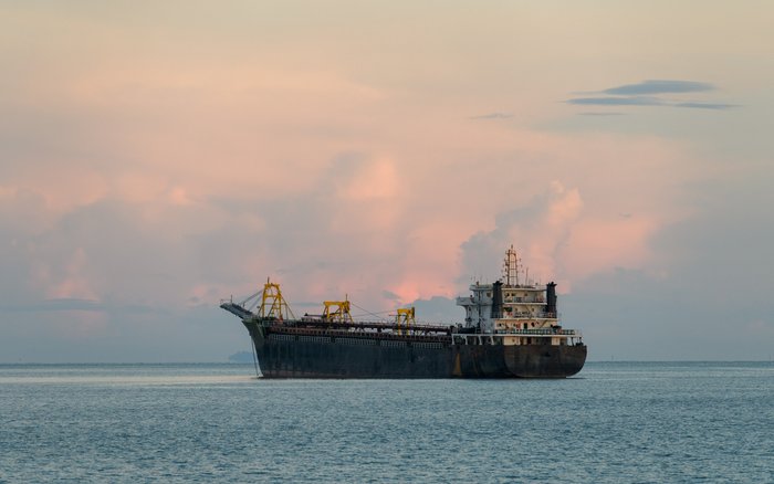Oil tanker