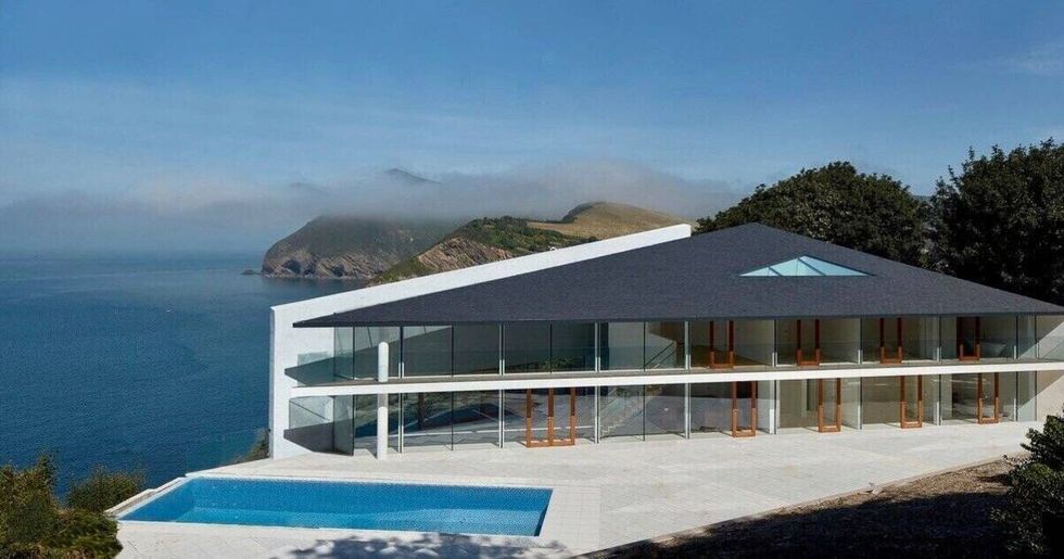 Omaze James Bond house