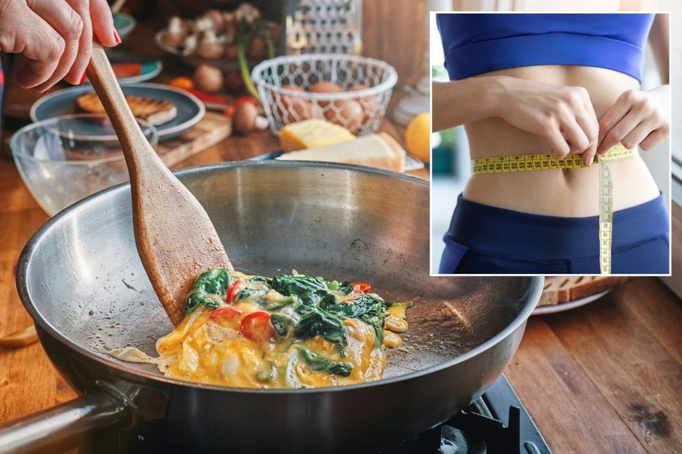 Omelette / Slim woman measuring waist