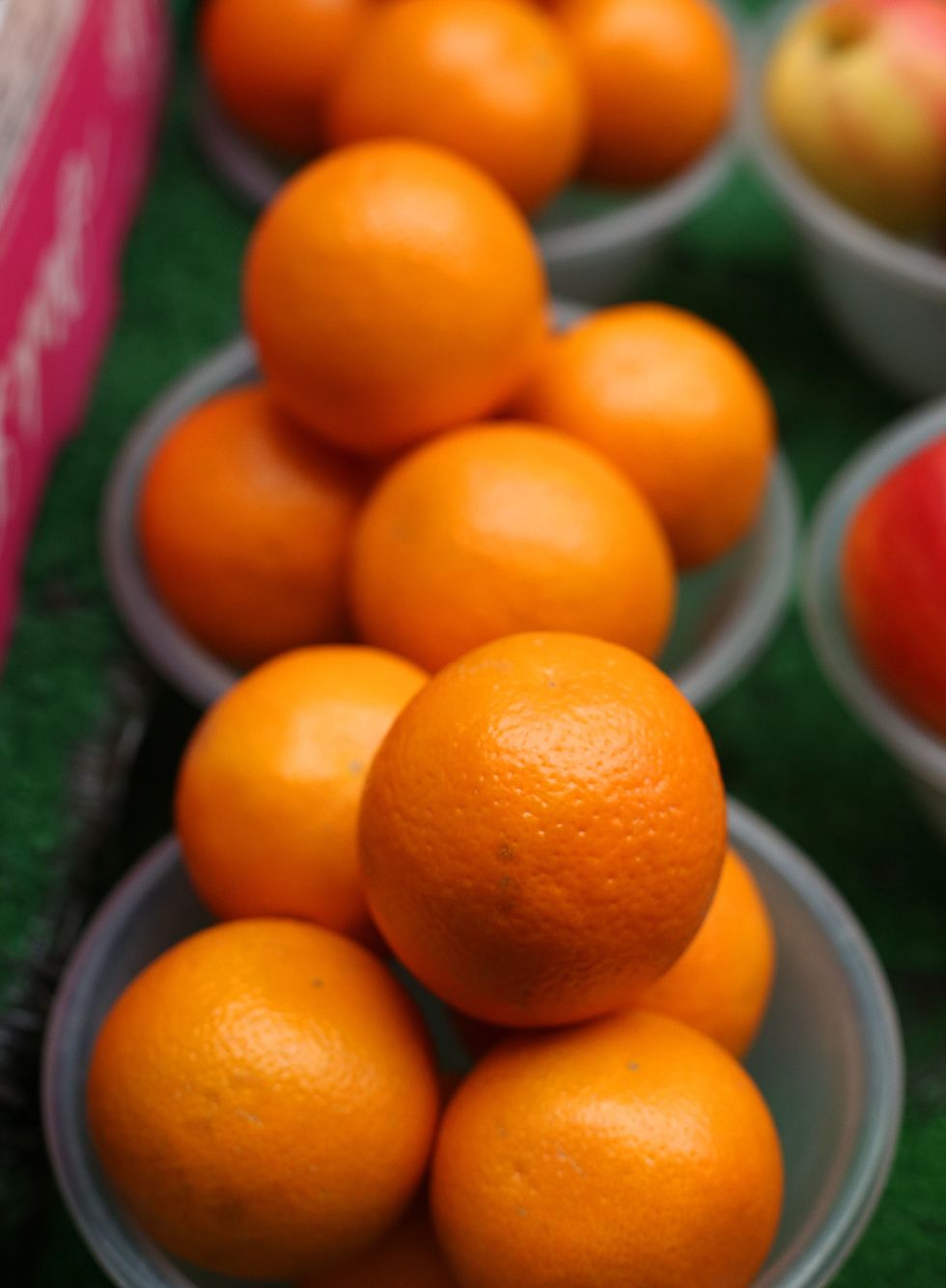 Oranges in bowl