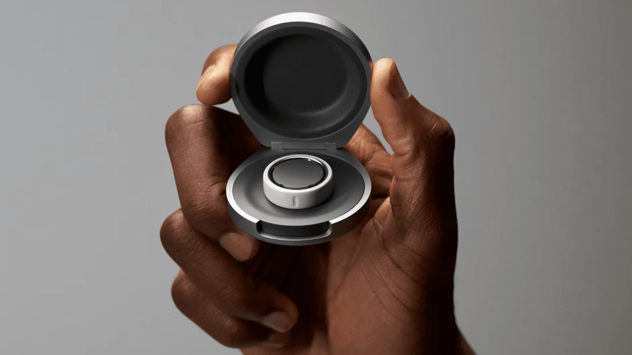 Oura Ring 4 charging case