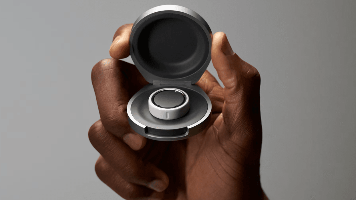 Oura Ring 4 charging case