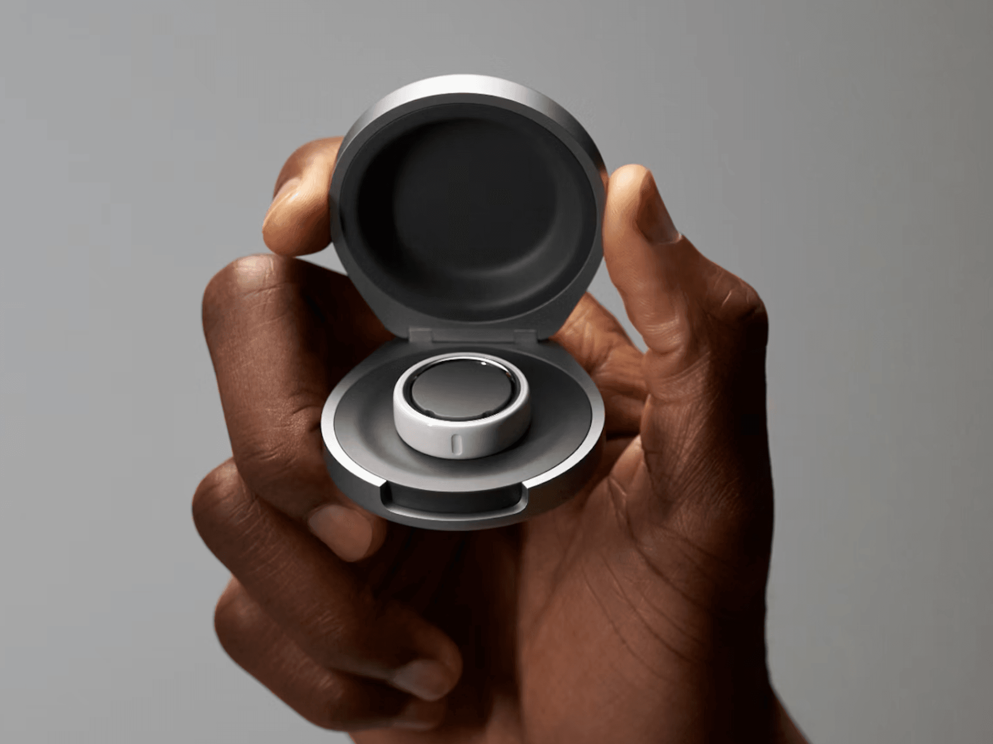 Oura Ring 4 charging case
