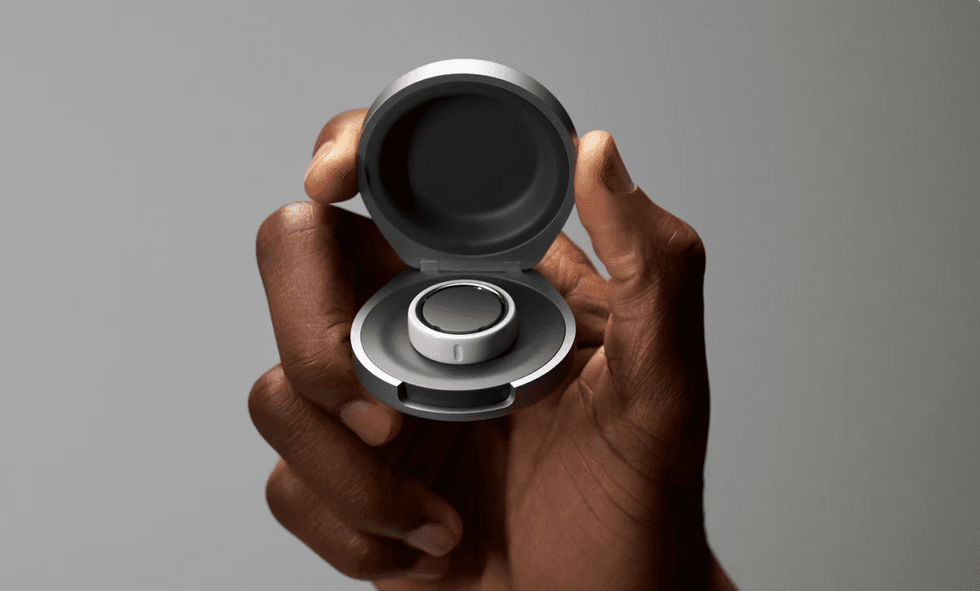 Oura Ring 4 charging case