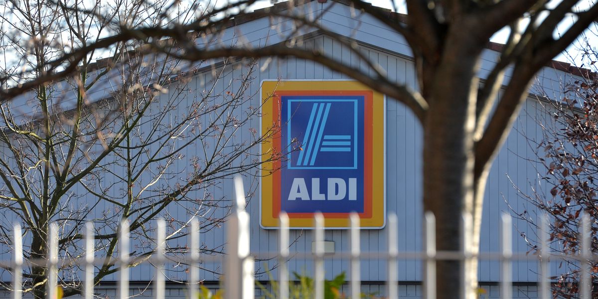 NextImg:Aldi staff member attacked by customer after being asked to place their empty shopping onto checkout conveyer belt