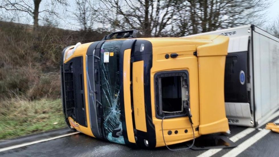 Overturned lorry on the A303