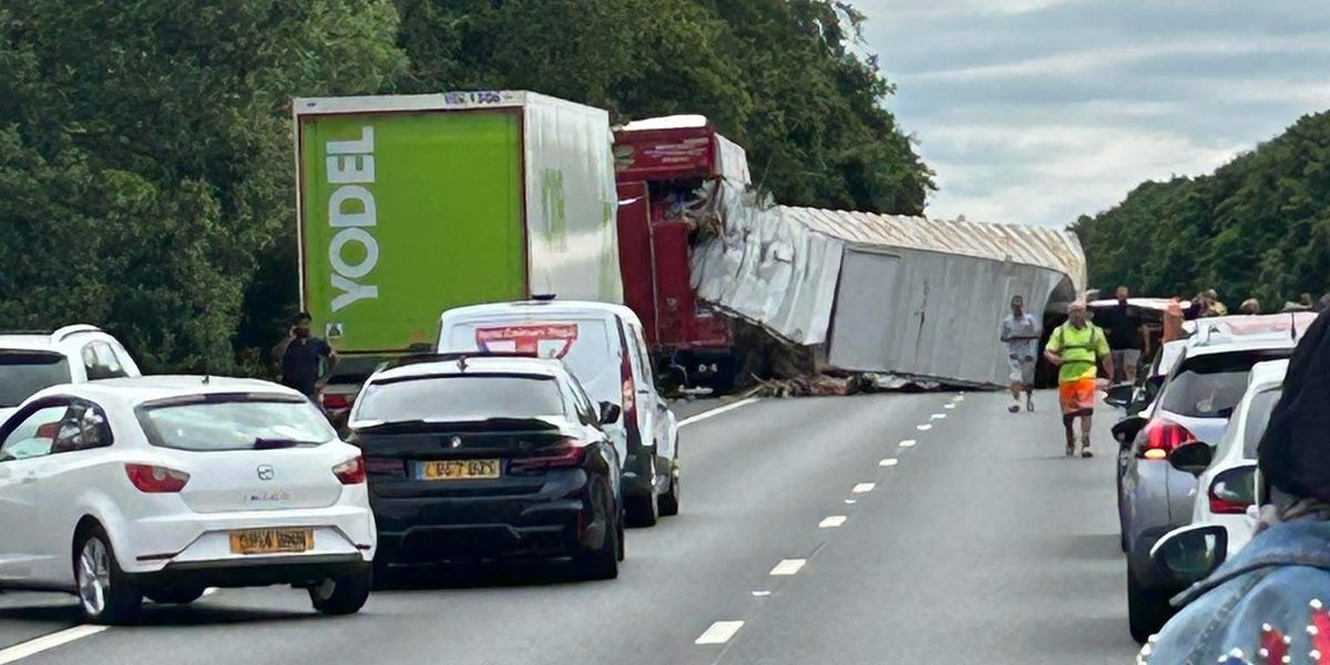 NextImg:M1 chaos: Overturned lorry causes hours-long delays with drivers stuck on motorway before rush hour