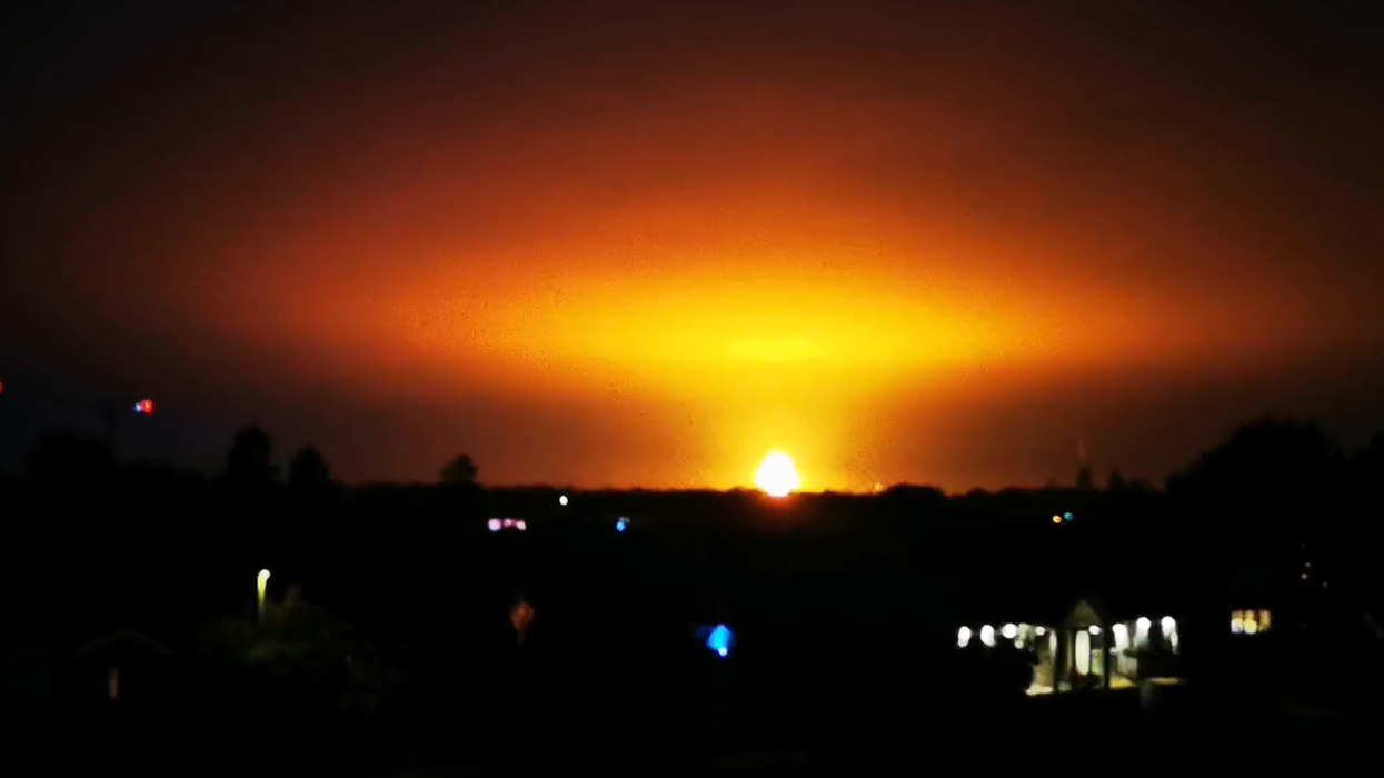 Oxford explosion: Huge fireball rips through sky in terrifying moment