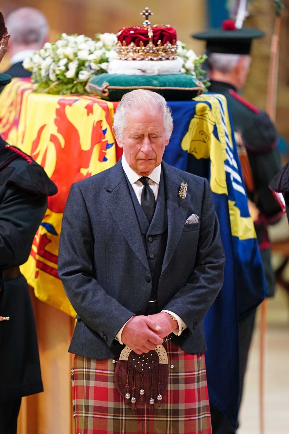 PA REVIEW OF THE YEAR 2022 File photo dated 12/09/22 - King Charles III and other members of the royal family hold a vigil at St Giles' Cathedral, Edinburgh, in honour of Queen Elizabeth II as members of the public walk past. Issue date: Tuesday December 20, 2022.