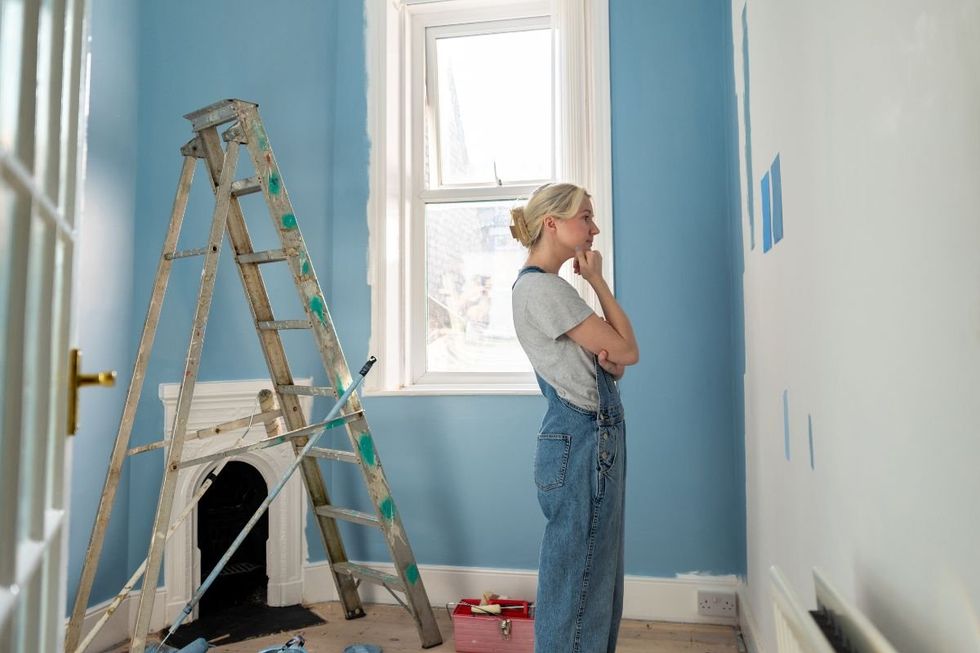 PAINTING WALLS BLUE