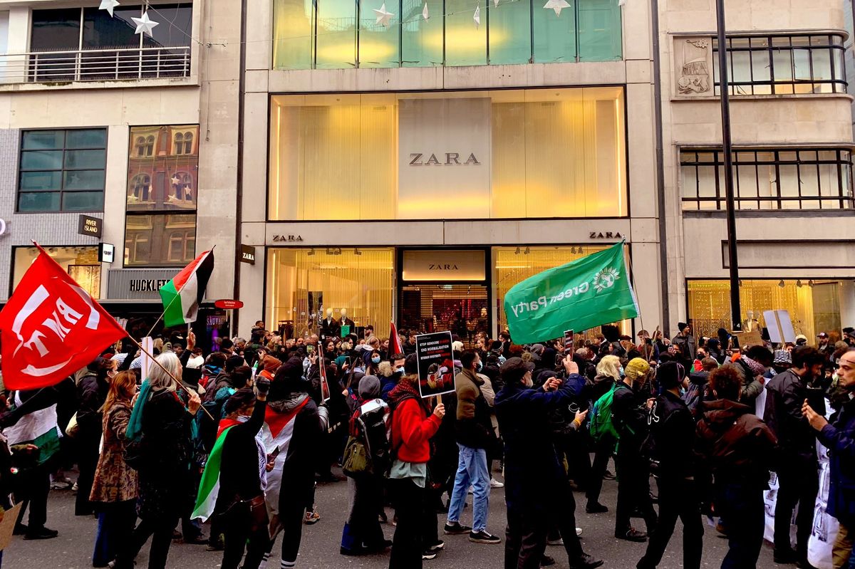 Christmas shopping HELL: Palestine protesters march down Oxford Street RUINING last minute shopping for Britons