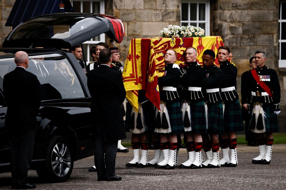 Pallbearers carry the coffin of Elizabeth II.