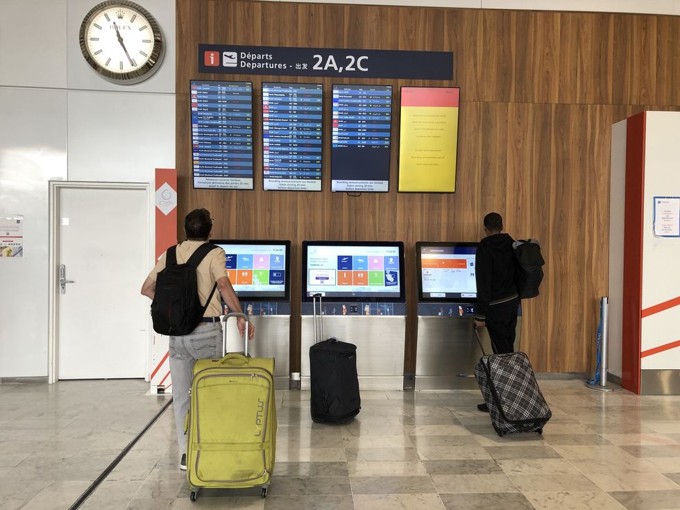 Paris Charles De Gaulle International Airport delays/cancellations