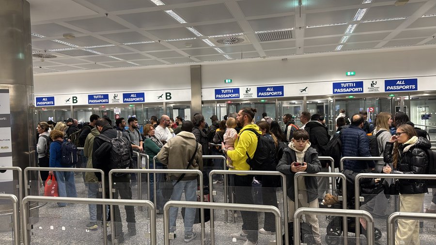 Passport queues Milan airport